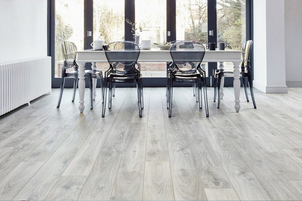 Vantage 12mm Laminate Flooring Highland silver Oak Packs 25 Years